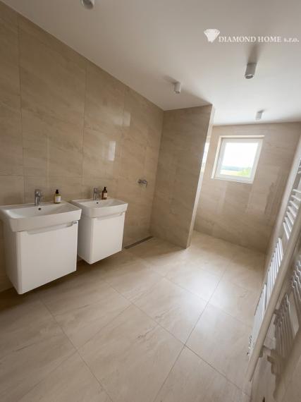 Luxusný samostatne stojaci dom s tepelným čerpadlom – Tomášikovo, 344 000 €