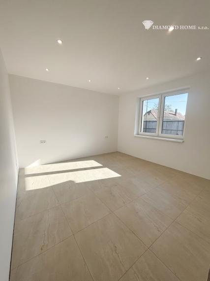 Luxusný samostatne stojaci dom s tepelným čerpadlom – Tomášikovo, 344 000 €