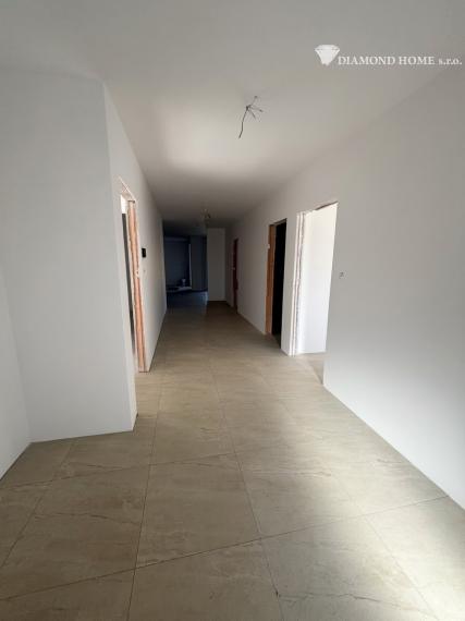 Luxusný samostatne stojaci dom s tepelným čerpadlom – Tomášikovo, 344 000 €