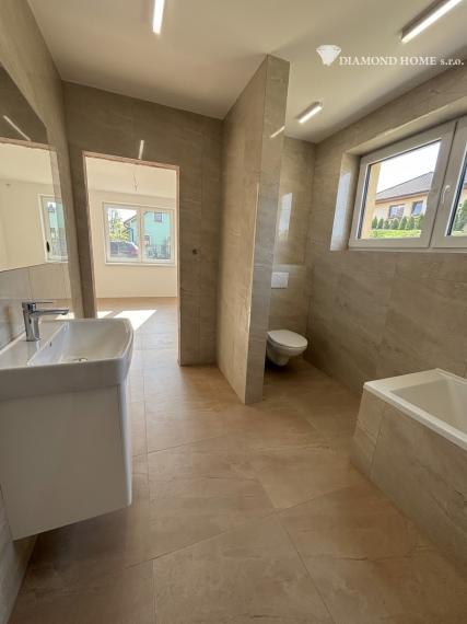 Luxusný samostatne stojaci dom s tepelným čerpadlom – Tomášikovo, 344 000 €