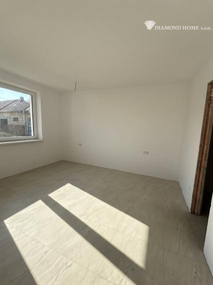 Luxusný samostatne stojaci dom s tepelným čerpadlom – Tomášikovo, 344 000 €