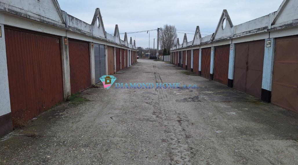 DIAMOND HOME s.r.o. ponúka Vám  na predaj, garáž v  Dunajskej  Strede,  na začiatku Kračanskej cesty