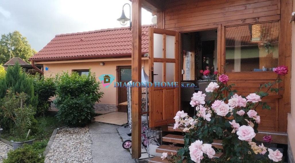 DIAMOND HOME s.r.o.  ponúka Vám na predaj krásny 3 izbový rodinný dom v centre Dunajskej Stredy