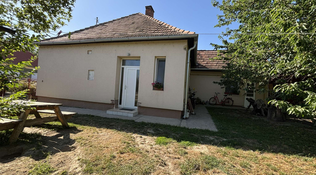 Rezervovaný/DIAMOND HOME s . r. o. ponúka Vám na predaj 3-izbový rodinný dom v obci Trhová Hradská