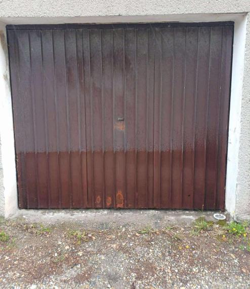 DIAMOND HOME s.r.o. ponúka Vám na predaj, kompletne podpivničený garáž v radovej zástavbe pár krokov od centre mesta v Dunajskej Strede ulica Jilemnického