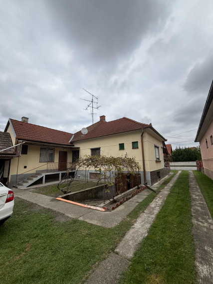 DIAMOND HOME s.r.o. ponúka Vám na predaj zachovalý  4 izbový rodinný dom v obci Ňárad