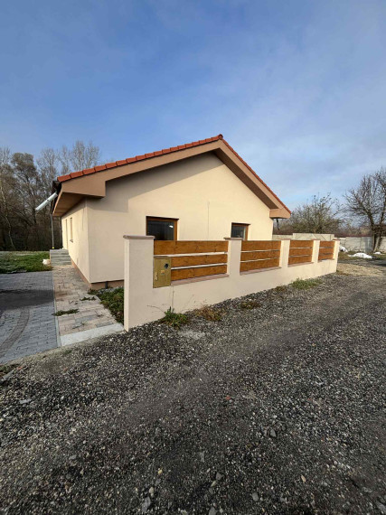 DIAMOND HOME ,s.r.o. Vám ponúka nadštandardný 5 izbový rekreačný dom pri Dunaji v Gabčíkove