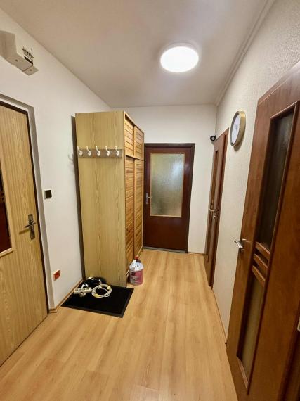 DIAMOND HOME s.r.o , ponúka Vám na predaj 2 izbový byt v meste Veľký Meďer s garážou