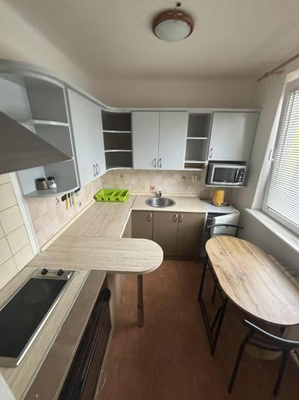 DIAMOND HOME s.r.o , ponúka Vám na prenájom kompletne rekonštruovaný 1 izbový byt v  meste Dunajská Streda, ulica Boriny