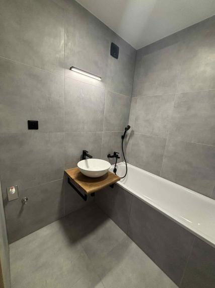 DIAMOND HOME s.sr.o. ponúka Vám pekne rekonštruovaný veľkometrážny 3 izbový byt v Dunajskej Strede