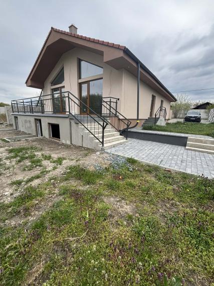 DIAMOND HOME ,s.r.o. Vám ponúka nadštandardný 5 izbový rekreačný dom pri Dunaji v Gabčíkove