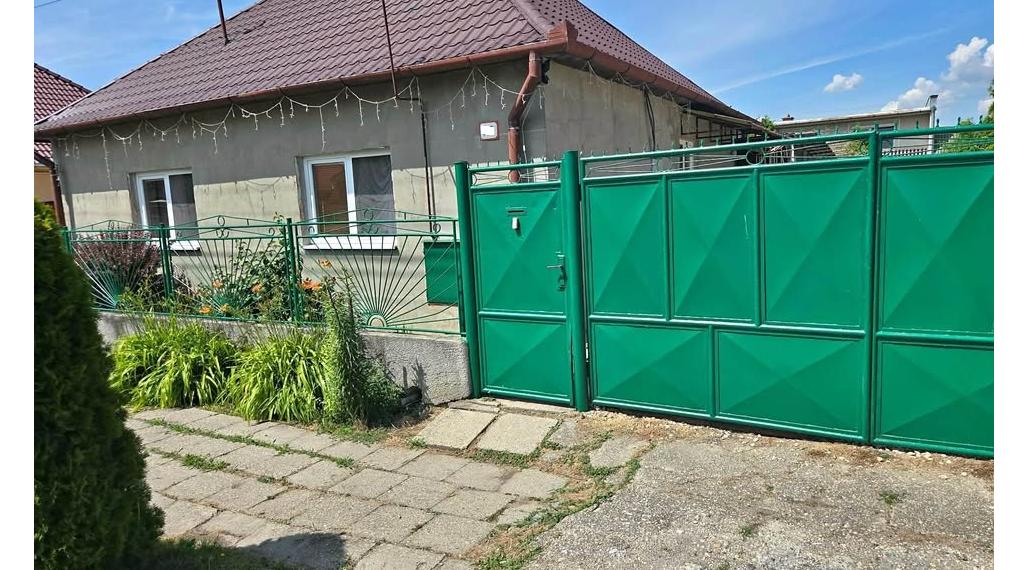 DIAMOND HOME s . r. o. ponúka Vám na predaj rodinný dom  v Kolárove