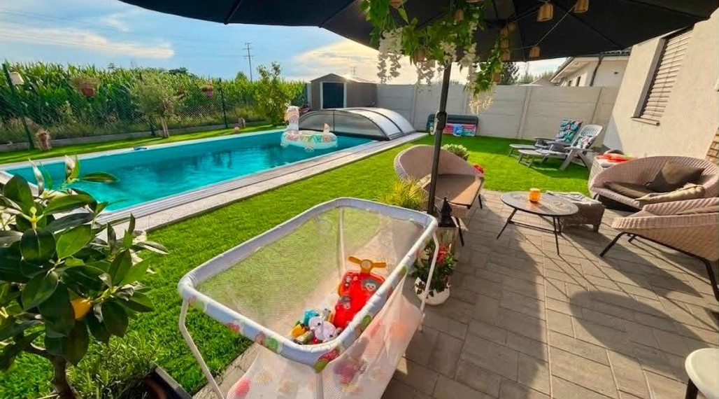 Len u nás! DIAMOND HOME s.r.o. ponúka Vám na predaj novostavbu  4 izbového rodinného domu s bazénom  s tepelným čerpadlom  v prevedení štandard v obci Dolný Štál