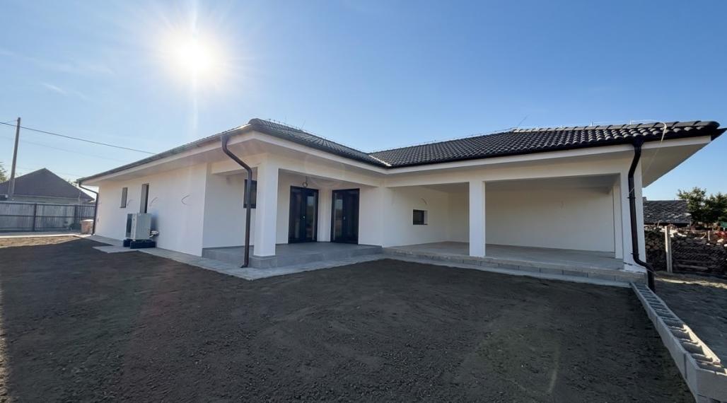 Luxusný samostatne stojaci dom s tepelným čerpadlom – Tomášikovo, 344 000 €