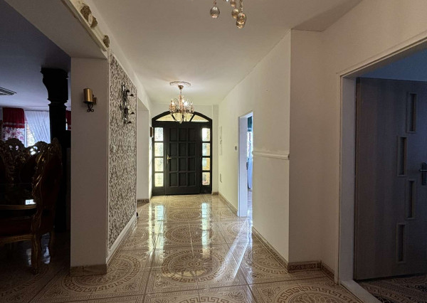 Len u nás!!DIAMOND HOME s.r.o. ponúka Vám na predaj krásny 5 izbový rodinný dom v obci Orechová Potôň.