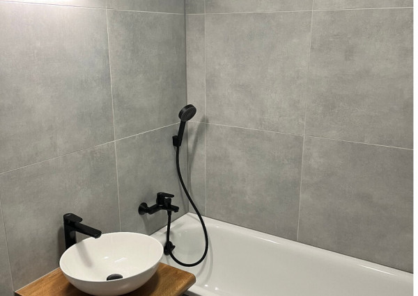 DIAMOND HOME s.sr.o. ponúka Vám pekne rekonštruovaný veľkometrážny 3 izbový byt v Dunajskej Strede