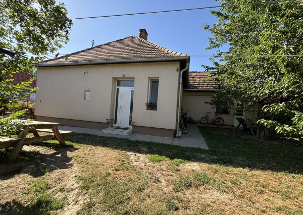 Rezervovaný/DIAMOND HOME s . r. o. ponúka Vám na predaj 3-izbový rodinný dom v obci Trhová Hradská