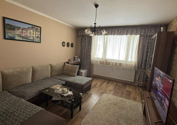 DIAMOND HOME s.r.o , ponúka Vám na predaj kompletne rekonštruovaný 3 izbový byt v meste Dunajskej Stredy, ulica Nám.Priateľstva