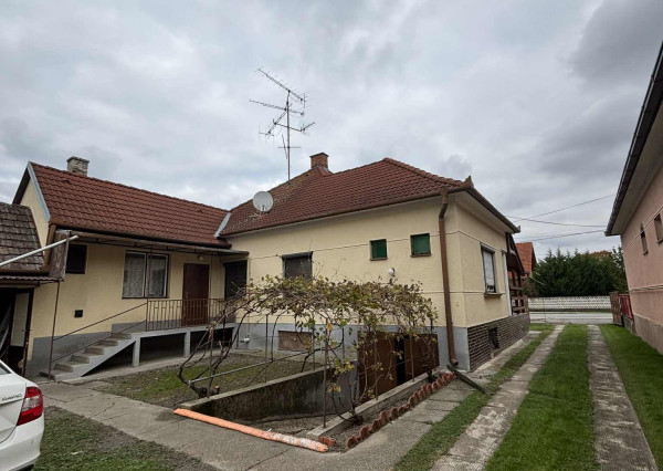 DIAMOND HOME s.r.o. ponúka Vám na predaj zachovalý  4 izbový rodinný dom v obci Ňárad