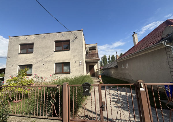 Len u nás! DIAMOND HOME s.r.o. ponúka Vám na predaj poschodový rodinný dom pre viacčlennú rodinu v obci Doľný Štál