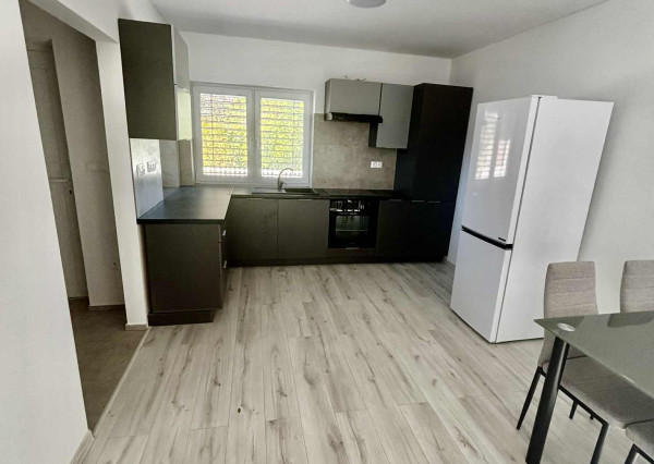 DIAMOND HOME s.r.o. ponúka Vám na prenájom 3 izbový rodinný dom v obci Jahodná  v časti Alba Regia pri Malom Dunaji