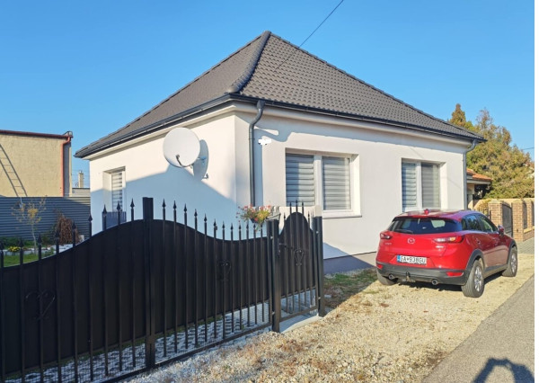 DIAMOND HOME s.r.o. ponúka Vám na predaj krásny 3 izbový rodinný dom v obci Horné Saliby