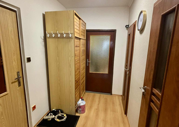 DIAMOND HOME s.r.o , ponúka Vám na predaj 2 izbový byt v meste Veľký Meďer s garážou