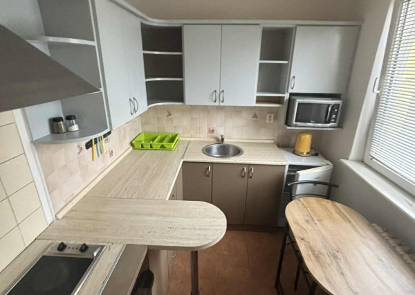 DIAMOND HOME s.r.o , ponúka Vám na prenájom kompletne rekonštruovaný 1 izbový byt v  meste Dunajská Streda, ulica Boriny
