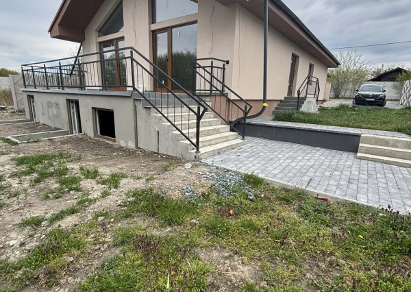 DIAMOND HOME ,s.r.o. Vám ponúka nadštandardný 5 izbový rekreačný dom pri Dunaji v Gabčíkove