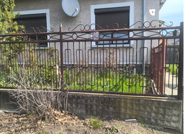 DIAMOND HOME s.r.o. ponúka Vám na predaj 3 izbový rodinný dom v obci Baka za korektnú cenu