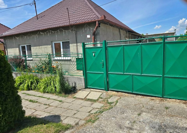 DIAMOND HOME s . r. o. ponúka Vám na predaj rodinný dom  v Kolárove