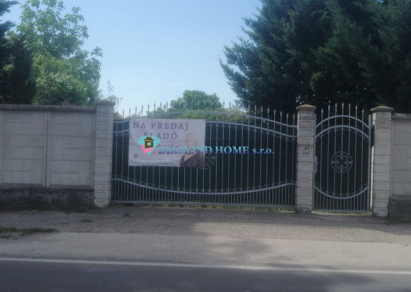Predaj lukratívneho stavebného pozemku v Mliečanoch – 1 902 m², 1 km od Dunajskej Stredy